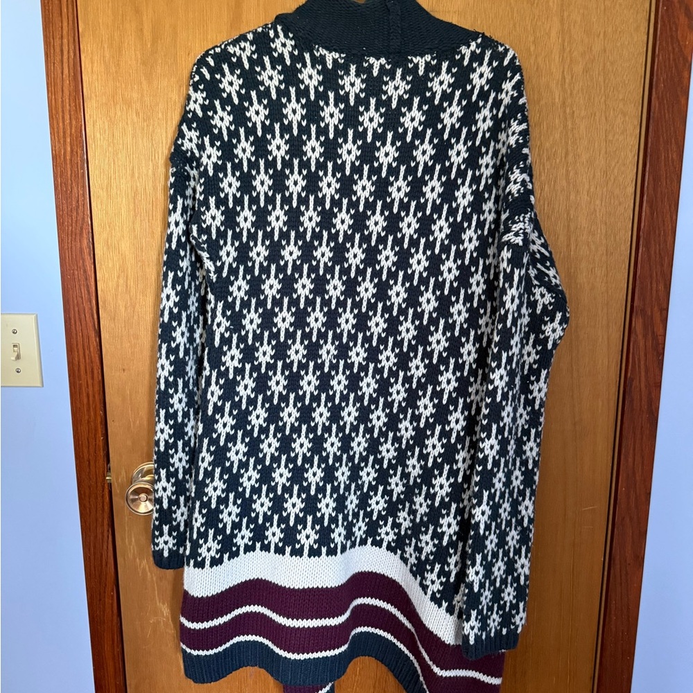 Rip Curl Black and White Geometric Shrug